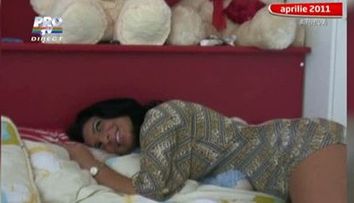 Cu toate ca Mitea a batut-o, Andreea Tonciu tot s-a logodit cu el! VIDEO