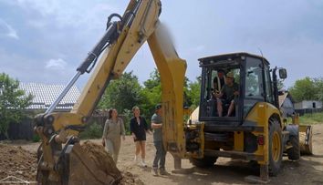 Visuri la cheie, 11 septembrie 2024. Dragoș Bucur vrea să dea o mână de ajutor și se urcă la volanul unui buldoexcavator