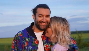 Prima poză de la botezul micuței Josephine! Smiley și Gina Pistol și-au asortat ținutele