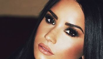 Demi Lovato s-a demachiat in fata camerei, iar internetul a luat foc. Motivul te va uimi