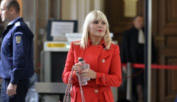 Elena Udrea e pusă pe fapte mari! În compania cărui bărbat a fost surprinsă fosta ministră după ce a ieșit din închisoare
