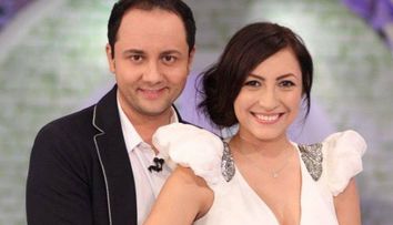 Andra este acum o sotie si o mamica fericita, insa fanii au fost curiosi sa afle cum arata primul ei iubit. Iata raspunsul: FOTO