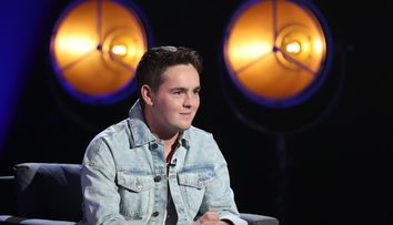 SuperStar Etapa CLUB: Jurații i-au cerut autografe lui Alessandro Mucea. 