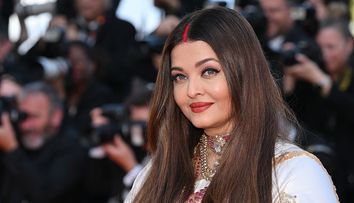 Aishwarya Rai, regina frumuseții anilor ’90, uimește la Cannes cu bijuterii de peste 500 de carate