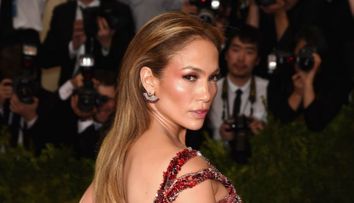 Pantofii cu toc cui pe care doar ea ar putea sa mearga cu atata lejeritate Jennifer Lopez, incredibil de sexy