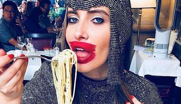 VIDEO Iulia Albu a socat la Milano Fashion Week. Imagini în premieră La Măruță