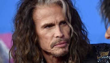 La 70 de ani, Steven Tyler, solistul Aerosmith, are o iubită de 30 de ani
