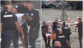 Momentul în care un pasager este dat jos din avion după ce ar fi încercat să deschidă ușile aeronavei în zbor VIDEO