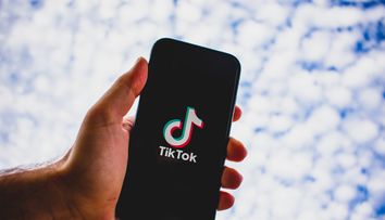 Rețeaua de socializare TikTok ar putea fi interzisă în România. Motivul real pentru care este considerată o aplicație nocivă