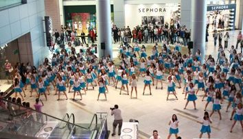 Flahsmob in mall cu Andreea Balan! VIDEO