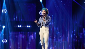 Românii au talent 2021: Geanina Militaru a adus veselie pe scenă cu interpretarea sa. ”Ai un farmec aparte”