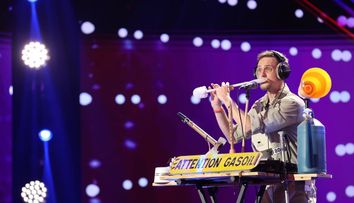 Românii au talent 2022: Cristophe Servas, un talent atipic! Tânărul transformă orice obiect în instrument muzical