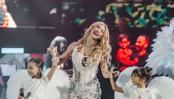 „Povestea sufletului meu”: Andreea Bălan și-a surprins fanii cu un concert memorabil SOLD OUT, plin de emoție la Sala Palatului. Artista a urcat pe scenă alături de fiicele sale