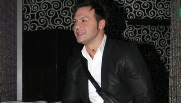 VIDEO Cornel Păsat din trupa Flamingo Boys, show în platoul La Maruță