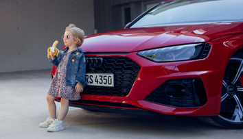 Audi renunță la reclama cu o fetiță care mănâncă o banană. Imaginea a stârnit rumoare pe internet