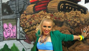 Dupa ce si-a ascuns sarcina timp de sapte luni, acum a devenit mamica. Cum arata baietelul Amnei, cea mai proaspata mamica din showbiz