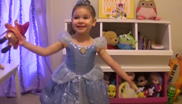 Este incredibil ce inseamna prietenia la varsta de trei ani. Gestul unei fetite pentru amica ei bolnava de cancer i-a lasat pe toti fara cuvinte