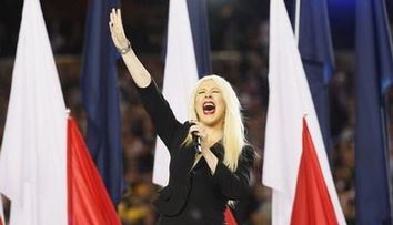 Christina Aguilera s-a facut de ras la Super Bowl! A UITAT imnul Statelor Unite! VIDEO
