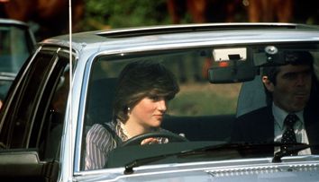 Cu ce sumă s-a vândut la licitație mașina primită de Prințesa Diana de la Prințul Charles