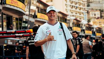 S-a afișat cu noua iubită! Fiul lui Michael Schumacher și-a oficializat relația cu Clara Ramos, o superbă violonistă