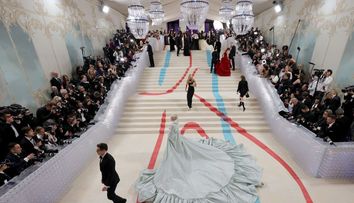 Moment viral la MET Gala! Invitatul nepoftit care a fost ucis chiar pe covorul roșu