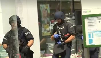 Doi elevi români se numără printre persoanele rănite în atacul armat de la școala din Austria. Atacatorul a lăsat un bilet de adio