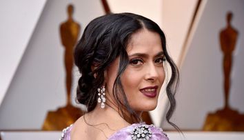 Salma Hayek, fotografie în costum de baie la 55 de ani