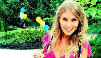 Corina Bud, din ce in ce mai indrazneata. Vezi fotografiile ultra sexy pentru care fanii i-au reprosat ca cerseste like-uri
