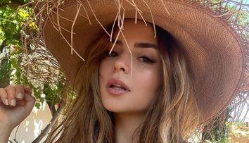 Demi Rose, imaginea unui brand de îmbrăcăminte. Ce rochie imposibil de ignorat a îmbrăcat