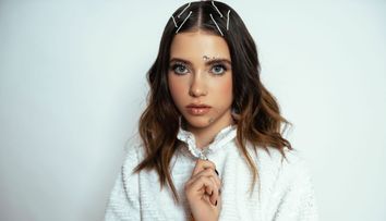 Roxen lansează piesele din Selecția Națională Eurovision în 5 clipuri diferite care îi dezvăluie personalitatea