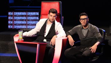 Alex Velea si-a schimbat complet look-ul. Fanii sai l-au confundat cu Smiley: 
