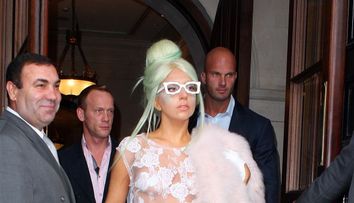 Asa s-a dus imbracata Lady Gaga la un studio din Londra