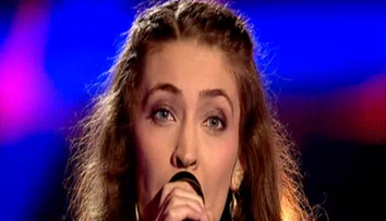Vocea ei fabuloasa iti face pielea de gaina. Ligia a intors toate scaunele la Vocea Romaniei si a fost aplaudata in picioare de toata sala minute in sir