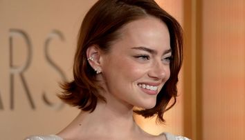 Emma Stone, apariție ireală la premiile Oscar 2026! Reacția fanilor: ”Mă enervează fața ei de extraterestru!”. Ce intervenție și-a făcut