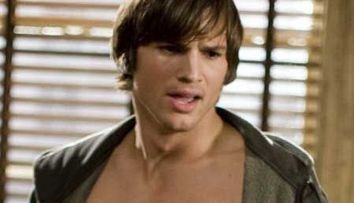 Impresionant: Ashton Kutcher a donat sange pentru bani