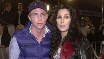 Cher, disperată pentru fiul ei: Elijah Blue Allman, dus la tratament forțat după arestare. Problemele scapă de sub control