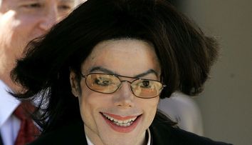 Noi acuzații la adresa lui Michael Jackson, la aproximativ 17 ani de la moartea lui: „Un prădător”! Ce spun patru frați despre fostul star pop