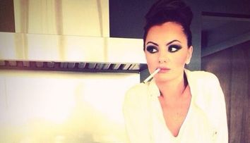 Alexandra Stan se dezbraca de toate secretele. Artista a pozat nud