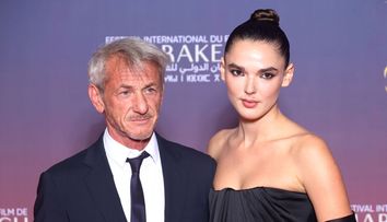 Sean Penn și iubita sa moldoveancă cu 34 de ani mai tânără, debut spectaculos pe covorul roșu. Valeria a tras toate privirile