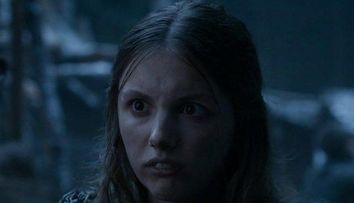 In Game of Thrones e o pustoaica timida si inspaimantata, in realitate e o femeie sexy de 27 de ani. Cat de diferita este 