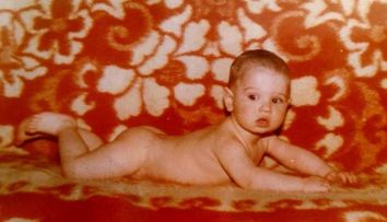 Nici macar el nu stia de existenta acestei fotografii. De la bebelusul adorabil, la cel mai ravnit barbat din Romania
