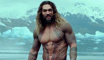 În Aquaman e ca sculptat, dar realitatea e un pic diferită. Cum arată abdomenul lui Jason Momoa fară photoshop