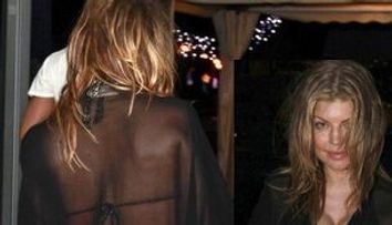 Fergie cu fundul la vedere prin oras! FOTO
