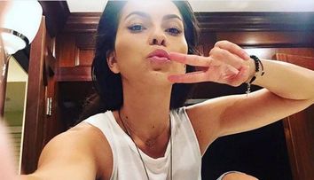 Inna, imaginea care demonstreaza ca e posesoarea unui trup perfect. Cum arata intr-o pereche de pantaloni minusculi