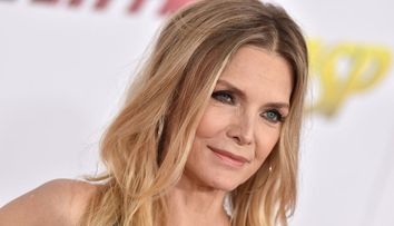 La 60 de ani, Michelle Pfeiffer și-a făcut cont pe Instagram. Prima imagine postată este legendară