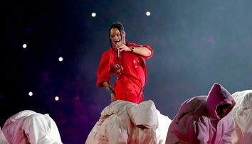 Surpriză de proporții: Rihanna a anunțat că este din nou însărcinată, chiar pe scena de la finala Super Bowl
