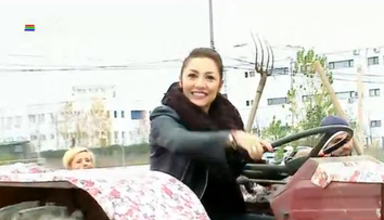 Andra, soferita pe tractor. Cum a ajuns cantareata in aceasta ipostaza neobisnuita
