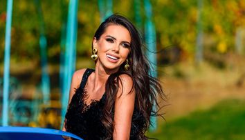 Soacra Georgianei Lobonț a făcut senzație în costum de baie pe plajă, în Dubai. Cum arată mama lui Rareș Ciciovan