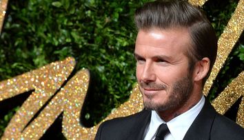 David Beckham și-a făcut implant de păr? Frizura care îl dă de gol