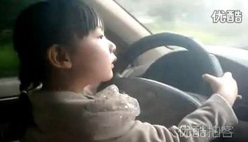 Parinti inconstienti! Un tata si-a lasat fetita in varsta de 4 ani sa conduca. VIDEO